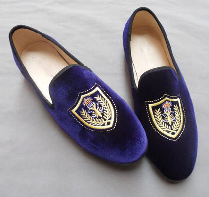 Gepersonaliseerde geborduurde mannen fluweelloafers Slip On Blue Fluweel slippers
