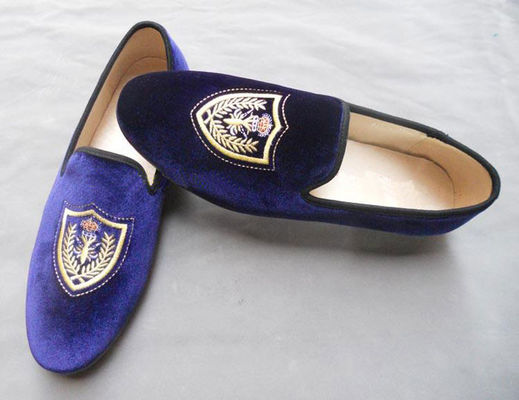 Gepersonaliseerde geborduurde mannen fluweelloafers Slip On Blue Fluweel slippers