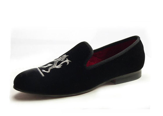 Leeuw geborduurde mens fluwelen loafers handgemaakte mens zwarte fluwelen slippers voor het huwelijk