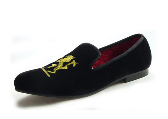 Leeuw geborduurde mens fluwelen loafers handgemaakte mens zwarte fluwelen slippers voor het huwelijk