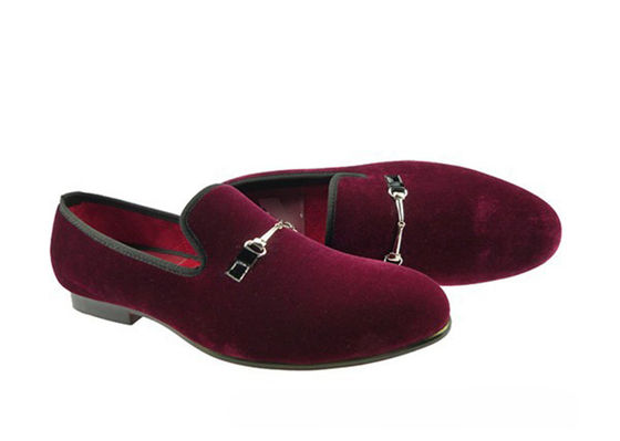 Handgemaakte mannen rood fluwelen loafers, ontspanning slip op comfortabele casual schoen