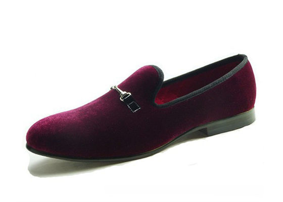 Handgemaakte mannen rood fluwelen loafers, ontspanning slip op comfortabele casual schoen