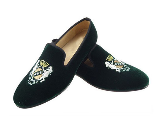 Glij op geborduurde fluweelloafers handgemaakte lage hak platte casual schoenen voor mannen