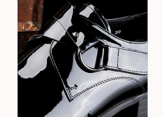 Zwarte glanzende mannen formele jurk schoenen patent leer oxfords stijl met gedrukt logo
