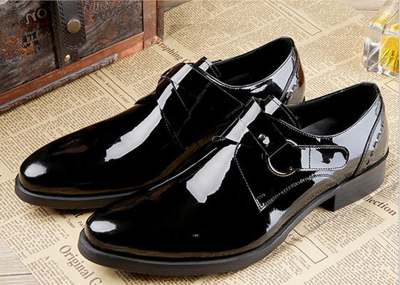 Zwarte glanzende mannen formele jurk schoenen patent leer oxfords stijl met gedrukt logo