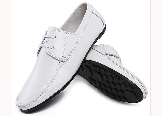 Witte koeienleer, zakelijke schoenen, originele design, moderne mannen slip-on loafers.