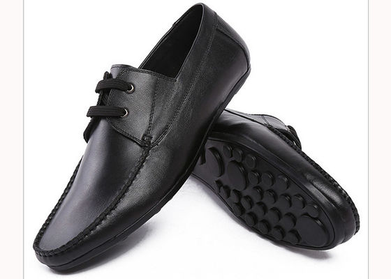 Witte koeienleer, zakelijke schoenen, originele design, moderne mannen slip-on loafers.