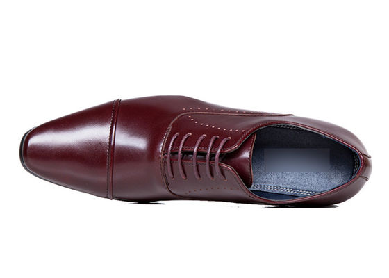 Normale grootte gesneden mannen puntige teen jurk schoenen, volwassen bruin kant op jurk schoenen