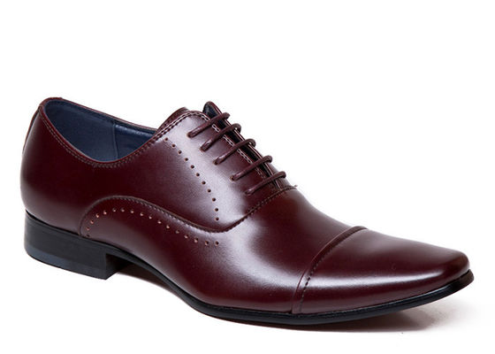 Normale grootte gesneden mannen puntige teen jurk schoenen, volwassen bruin kant op jurk schoenen