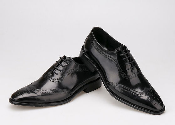 Mannen verkopen lederen schoenen, puntige tenen mannen kleden schoenen voor de bruiloft