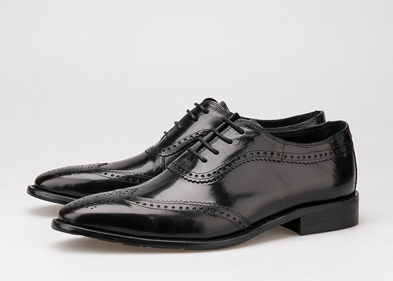 Zwarte mannen, zakelijke schoenen, gesneden Oxford schoenen, lederen kanten, Brogue schoenen.