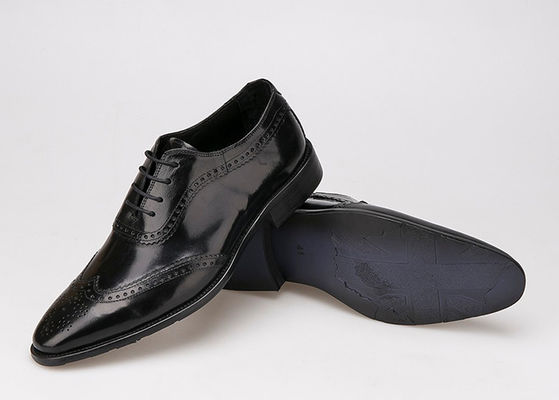 Zwarte mannen, zakelijke schoenen, gesneden Oxford schoenen, lederen kanten, Brogue schoenen.