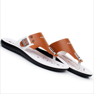 Outdoor echte leren slippers voor mannen Handgemaakte ronde tenen voor mannen Beach Flip Flops
