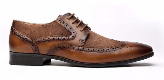 Hoogklasse koeienleer mannen puntige tenen jurk schoenen mode brogue schoenen voor mannen