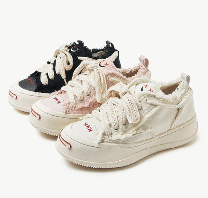 Witte / Zwarte ademende trainers Dames Canvas sneakers Ronde teen