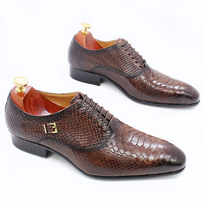 Mensen Patent Lederschoenen met lage hakken Mensen Puntige Toe Dress Shoes Met Fals Snake Pattern