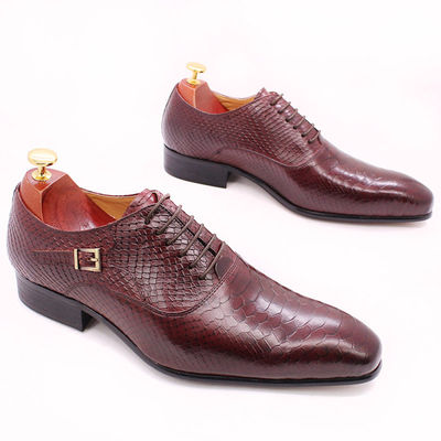 Mensen Patent Lederschoenen met lage hakken Mensen Puntige Toe Dress Shoes Met Fals Snake Pattern