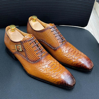 Mensen Patent Lederschoenen met lage hakken Mensen Puntige Toe Dress Shoes Met Fals Snake Pattern