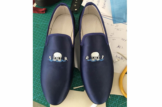 Geborduurde fluwelen rokerschoenen Mensen slijtvast OEM / ODM