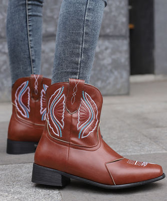 Western Cowgirl Nieuwste modetrends met dameslederen laarzen en modieus