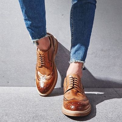 Handgemaakte gebrand mens formele lederen schoenen, op maat gemaakt mens bruine kanten up dress schoenen