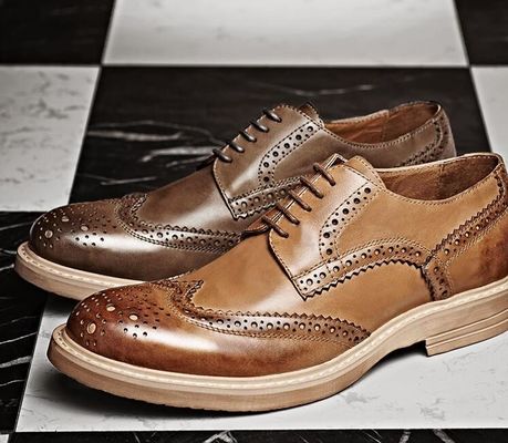 Handgemaakte gebrand mens formele lederen schoenen, op maat gemaakt mens bruine kanten up dress schoenen