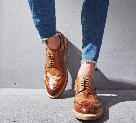 Handgemaakte gebrand mens formele lederen schoenen, op maat gemaakt mens bruine kanten up dress schoenen