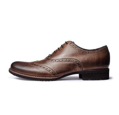 Zwakke mannen casual schoenen normale grootte bruine lederen brogue sneakers