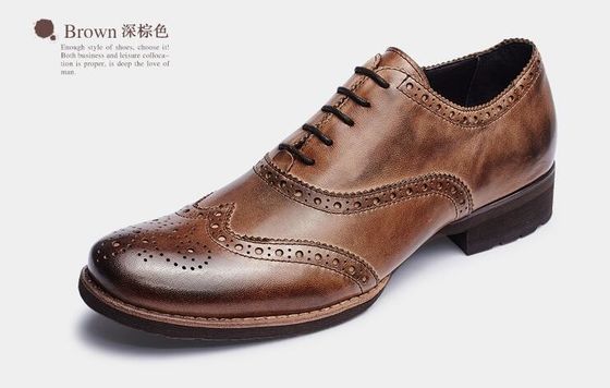 Zwakke mannen casual schoenen normale grootte bruine lederen brogue sneakers