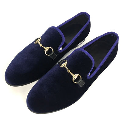 Handgemaakte zwarte fluwelen loaferschoenen geborduurde rode bodem platte herenschoenen