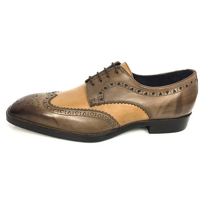 Mensen dubbele monnikskleding schoenen brogue detail in wassig leer afwerking