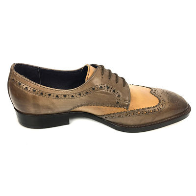 Mensen dubbele monnikskleding schoenen brogue detail in wassig leer afwerking