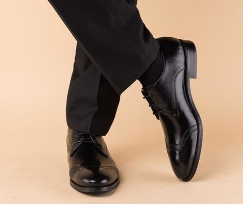 Handgemaakte echte leren mannen schoenen, casual leren schoenen voor bruiloft of feest.