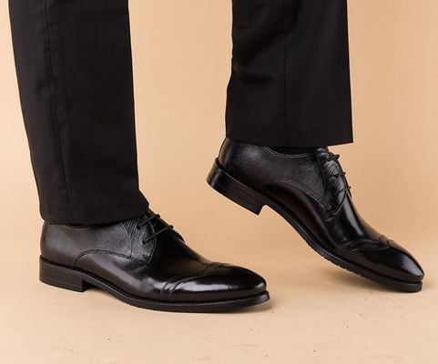 Handgemaakte echte leren mannen schoenen, casual leren schoenen voor bruiloft of feest.