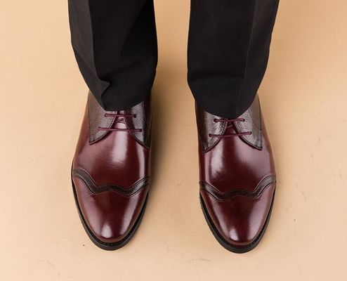 Handgemaakte echte leren mannen schoenen, casual leren schoenen voor bruiloft of feest.