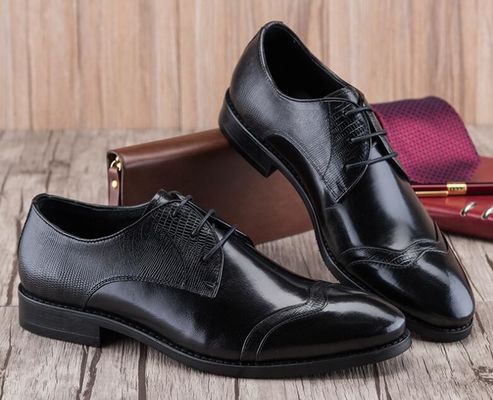 Handgemaakte echte leren mannen schoenen, casual leren schoenen voor bruiloft of feest.