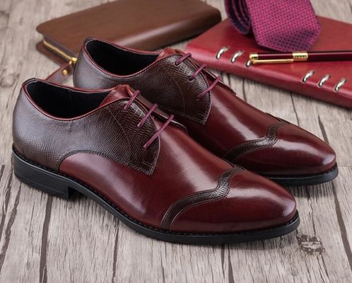 Handgemaakte echte leren mannen schoenen, casual leren schoenen voor bruiloft of feest.