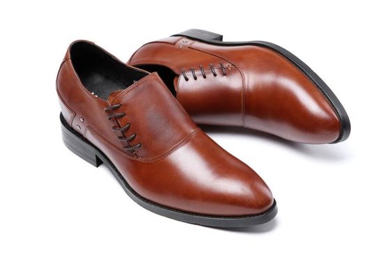 Echte lederen mannen schoenen voor kantoor, feest, dans, bruiloft.