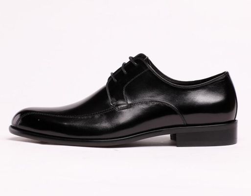 Officier, zakenman, lederen schoenen, zwarte jurk, slip-resistant.