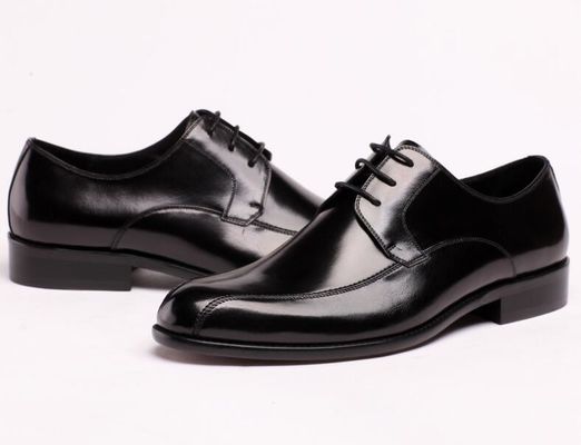 Officier, zakenman, lederen schoenen, zwarte jurk, slip-resistant.