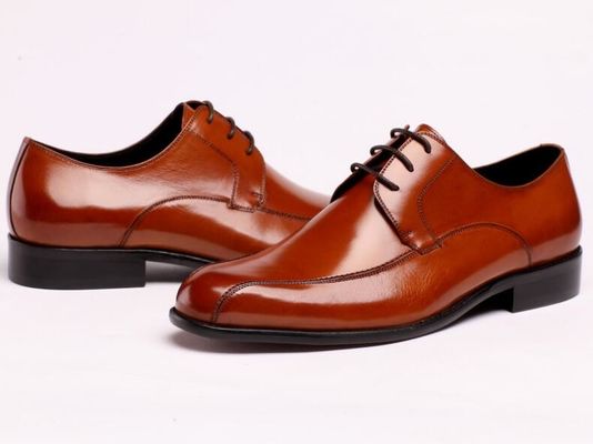 Officier, zakenman, lederen schoenen, zwarte jurk, slip-resistant.