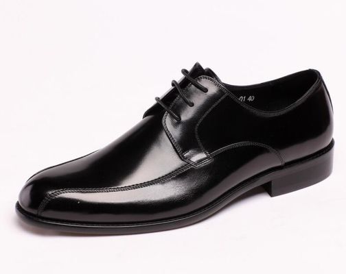 Officier, zakenman, lederen schoenen, zwarte jurk, slip-resistant.