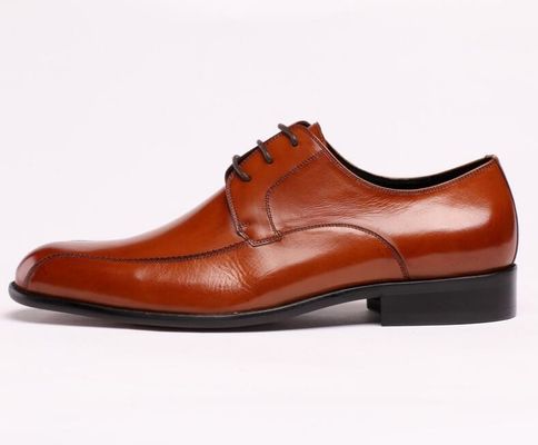 Officier, zakenman, lederen schoenen, zwarte jurk, slip-resistant.