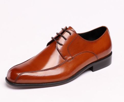 Officier, zakenman, lederen schoenen, zwarte jurk, slip-resistant.