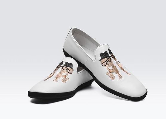 Handgeschilderde platte, zachte lederen loafers, gedrukte mannenloafers met patronen