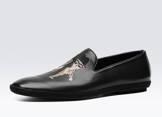 Handgeschilderde platte, zachte lederen loafers, gedrukte mannenloafers met patronen