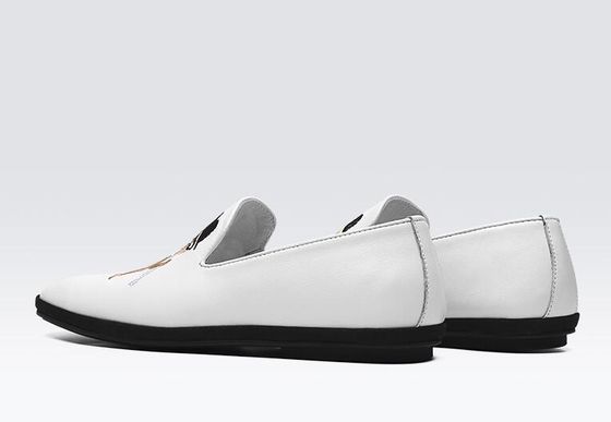 Handgeschilderde platte, zachte lederen loafers, gedrukte mannenloafers met patronen