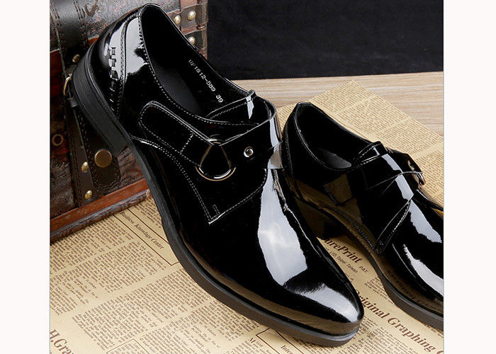 Zwarte glanzende mannen formele jurk schoenen patent leer oxfords stijl met gedrukt logo