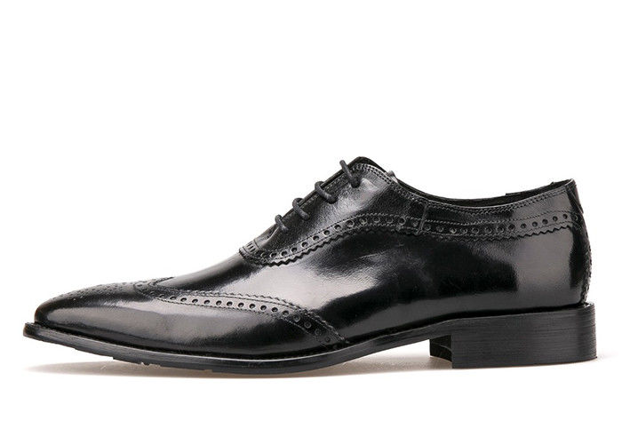 Mannen verkopen lederen schoenen, puntige tenen mannen kleden schoenen voor de bruiloft